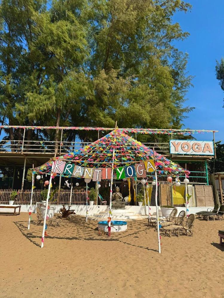 פטנם Kranti Yoga Tradition - Beach Resort מראה חיצוני תמונה